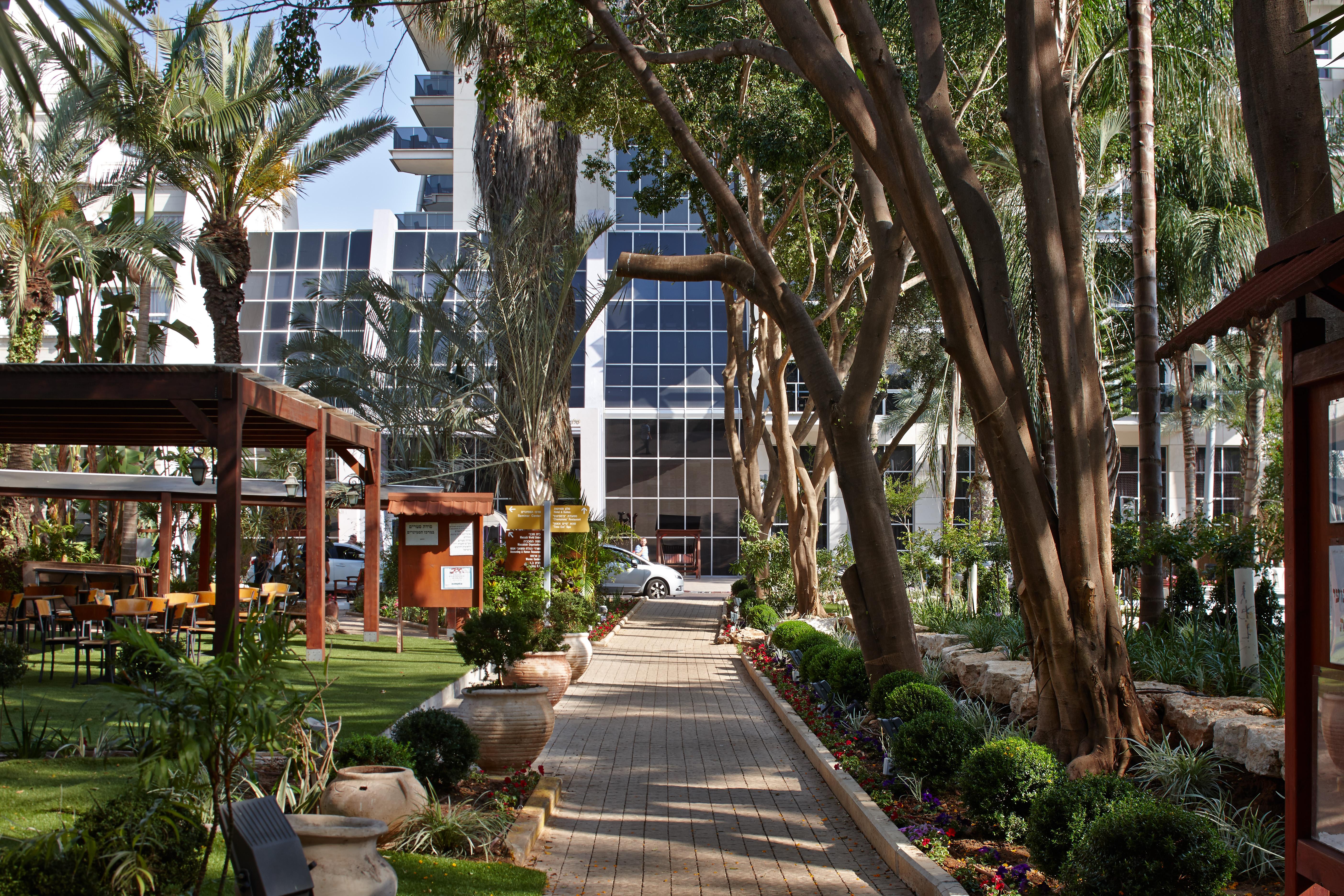 Kfar Maccabiah Business & Sport Hotel Рамат-Ган Экстерьер фото