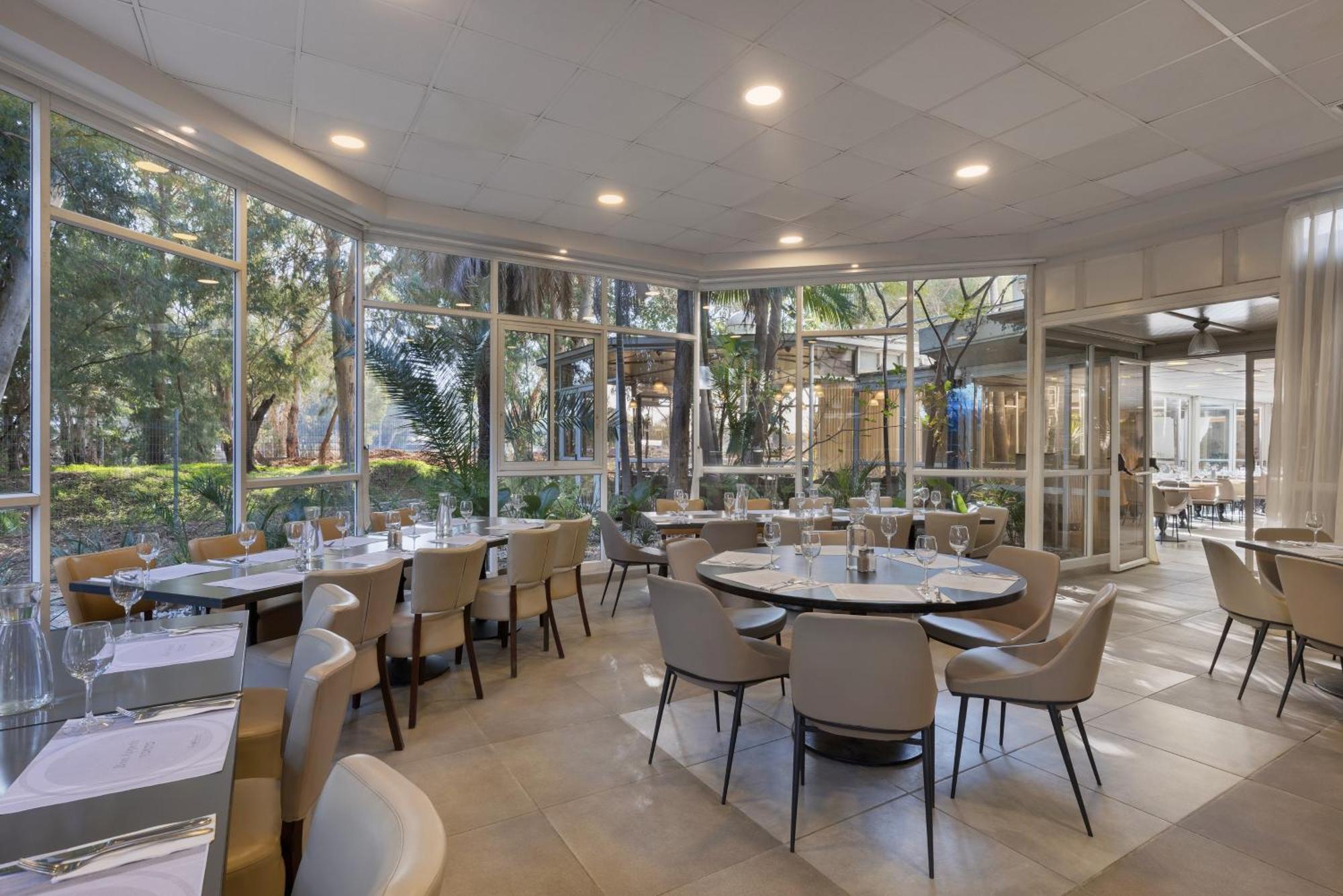 Kfar Maccabiah Business & Sport Hotel Рамат-Ган Экстерьер фото