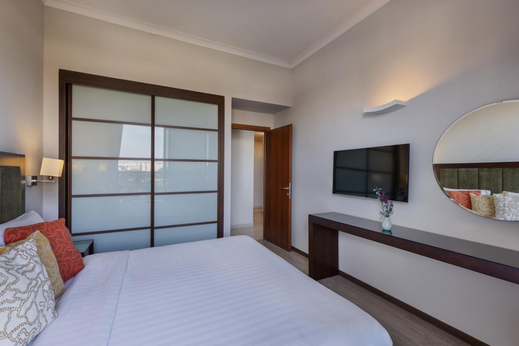 Kfar Maccabiah Business & Sport Hotel Рамат-Ган Экстерьер фото