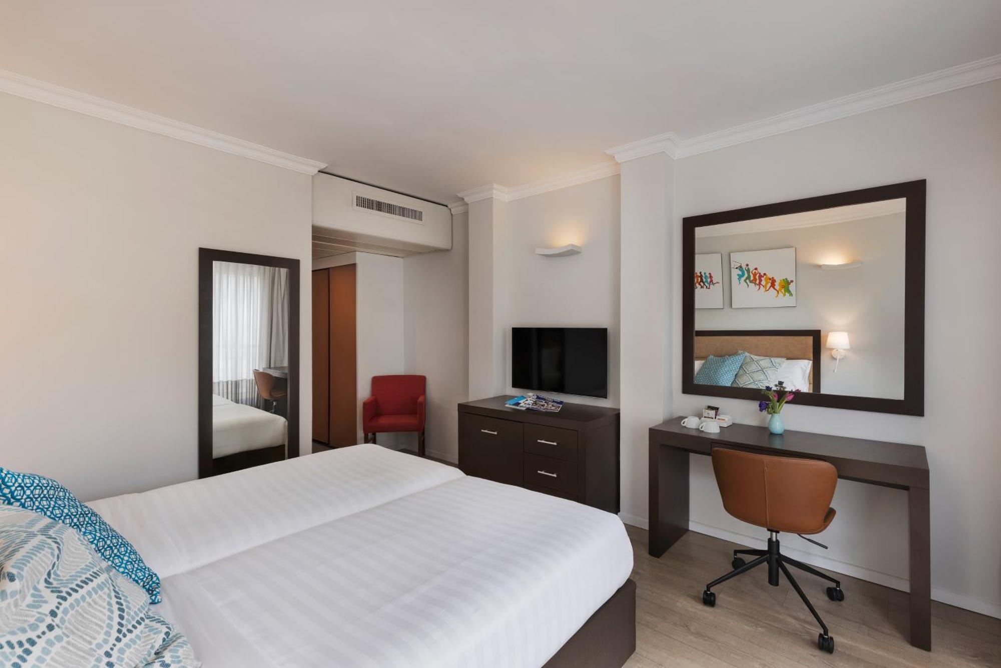 Kfar Maccabiah Business & Sport Hotel Рамат-Ган Экстерьер фото
